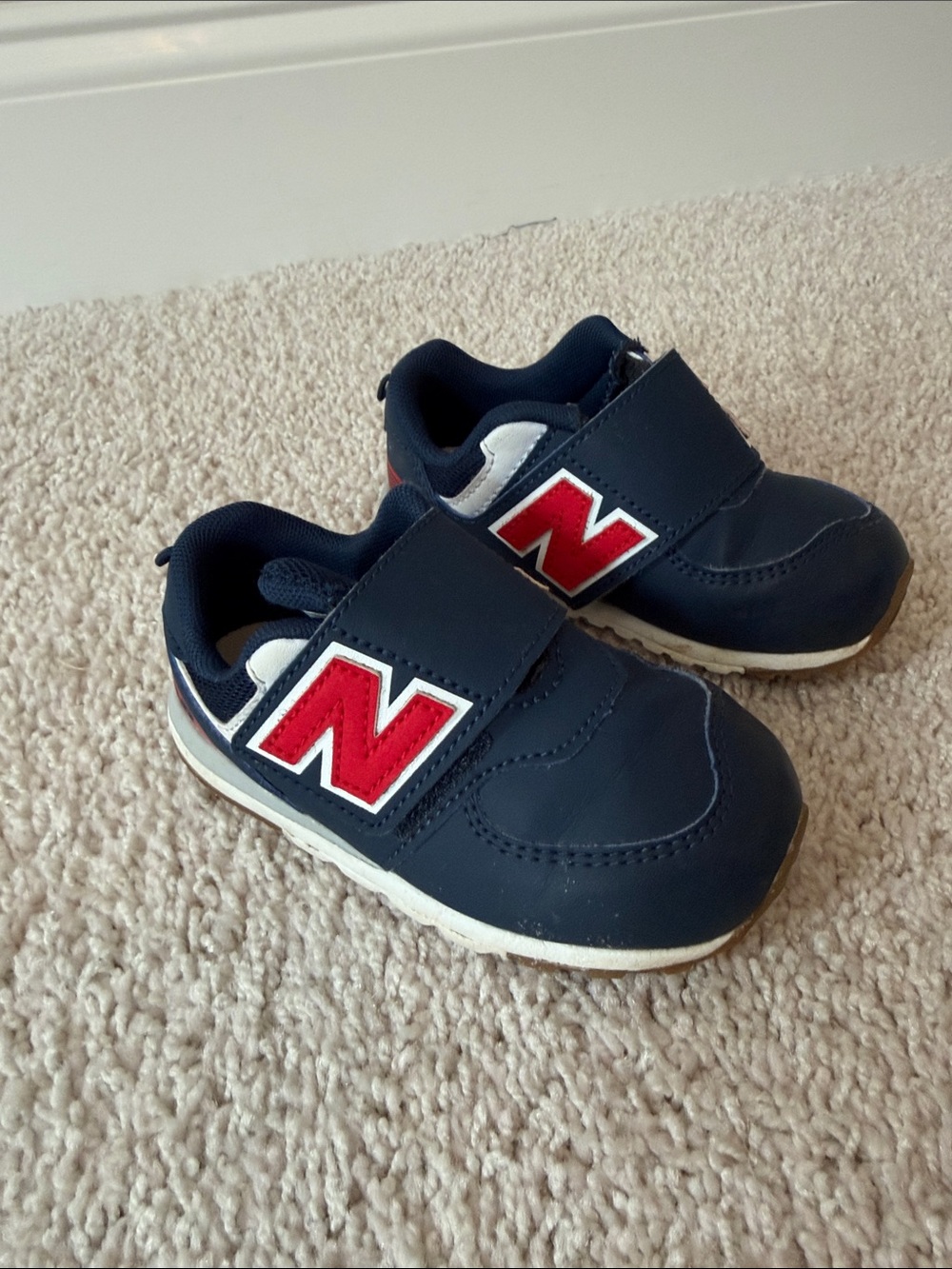 New Balance Navy Kids Sneakers with Red 'N' Accent - Picture 2 of 2